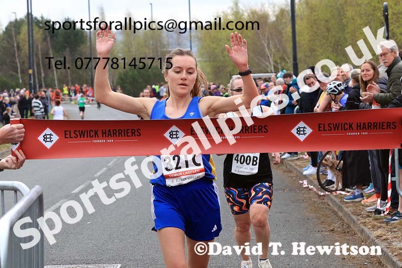 SSenior womens relay, 2025 Elswick Harriers Good Friday Road Relays, Newburn, Newcastle upon Tyne. Photo: David T. Hewitson/Sports for All Pics